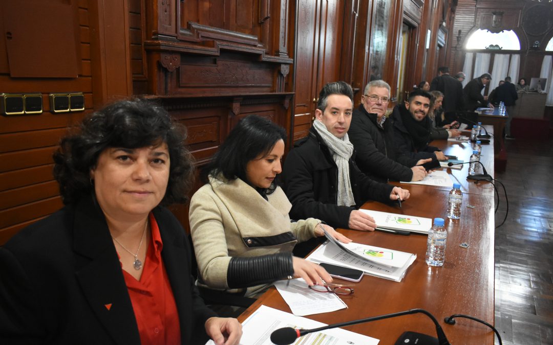 Víctor Mora aprueba las ordenanzas con Vox y los tránsfugas